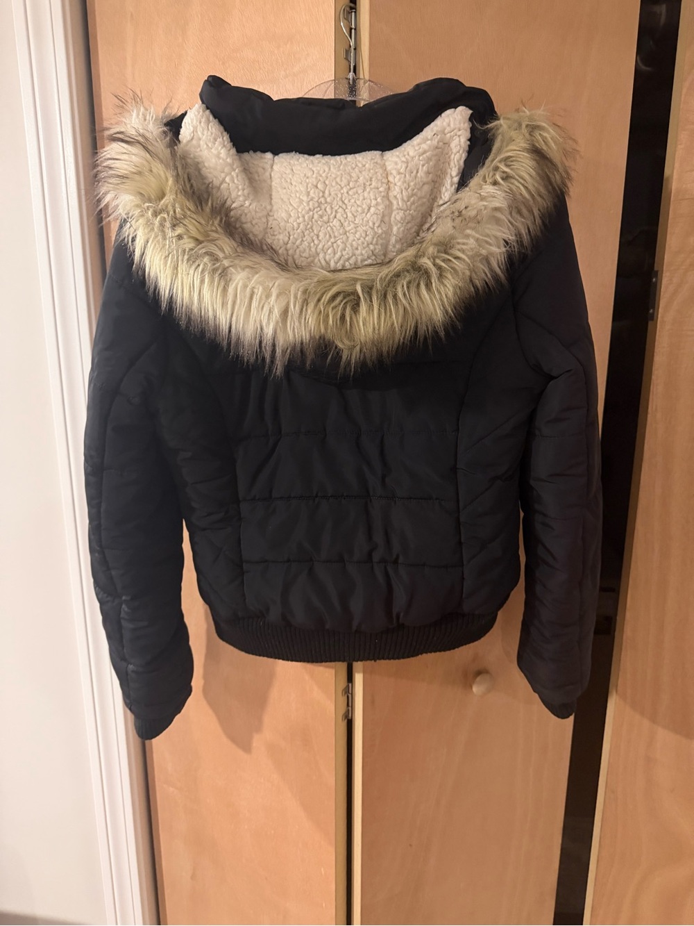 American Eagle Outfitters Y2K - Black Hooded Cropped Puffer Jacket - Picture 7 of 7